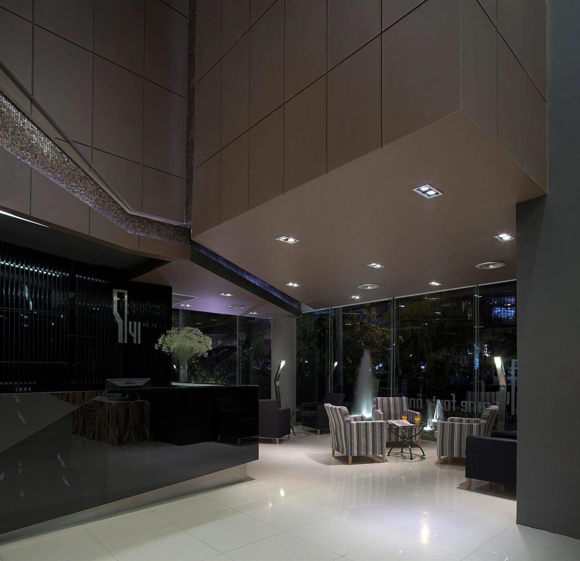 โรงแรม ไนน์ ฟอร์ตี้ วัน กรุงเทพมหานคร ภายนอก รูปภาพ